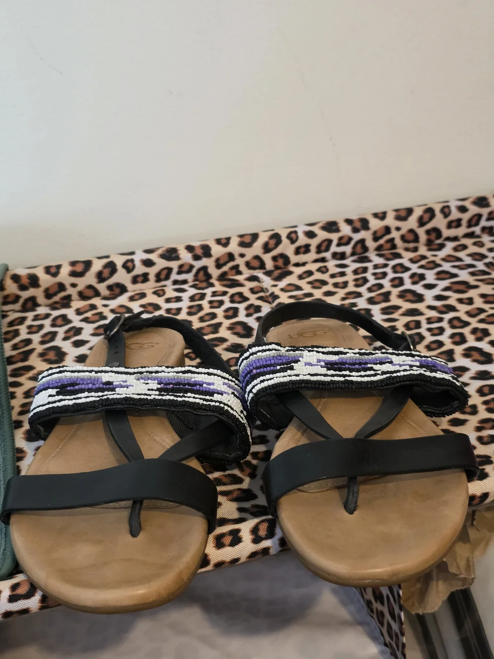 UGG Verona Beaded Leather Sandals Black Multi Serape 7.5 Purple